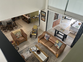Beautiful 2-bedroom unit with two bathrooms and op...