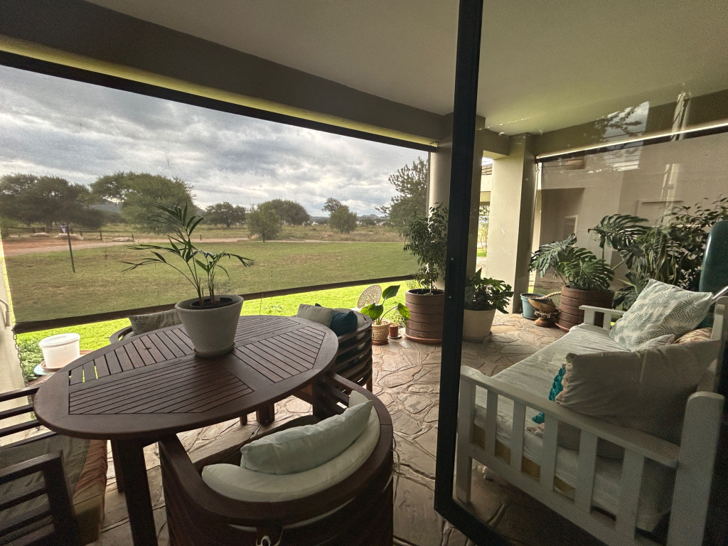 Beautiful 2-Bedroom Unit with Golf Course Views