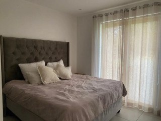 Beautiful 2-bedroom unit with two bathrooms and op...