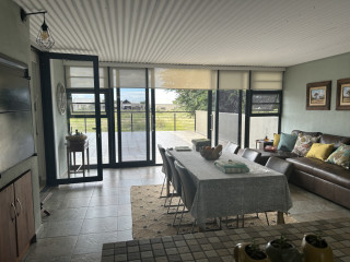 Beautiful 2-bedroom unit with two bathrooms and op...