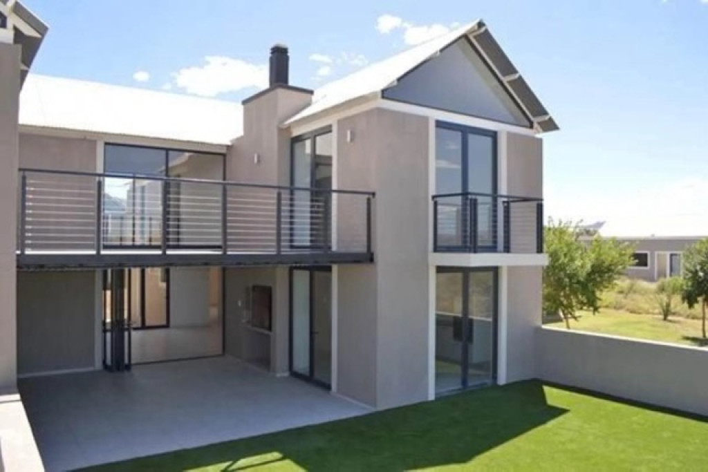 Modern three-bedroom townhouse