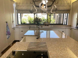 Very neat and modern house with high quality finis...