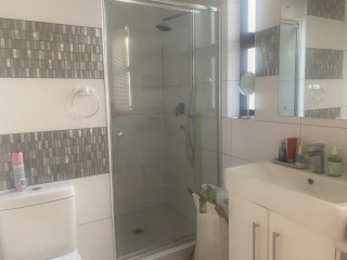 Very neat house with 3 large bedrooms and 3 bathro...