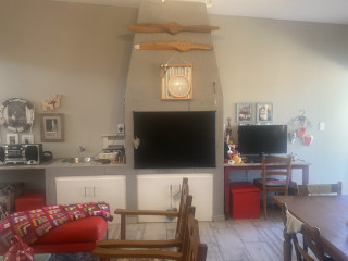 Very neat house with 3 large bedrooms and 3 bathro...