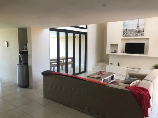 Modern 3-bedroom townhouse on 3 levels. The ground...