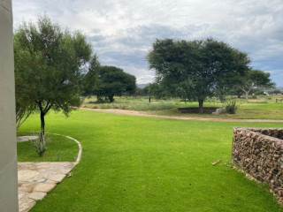 Beautiful 2-bedroom unit with two bathrooms and op...