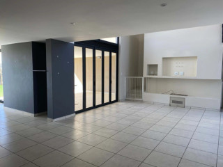 Modern 3-bedroom townhouse on 3 levels. The ground...