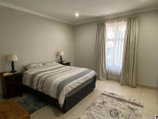 Neat two-bedroom ground floor townhouse in Omeya G...