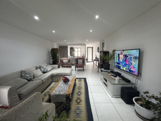 This beautiful 2-bedroom unit offers comfortable a...