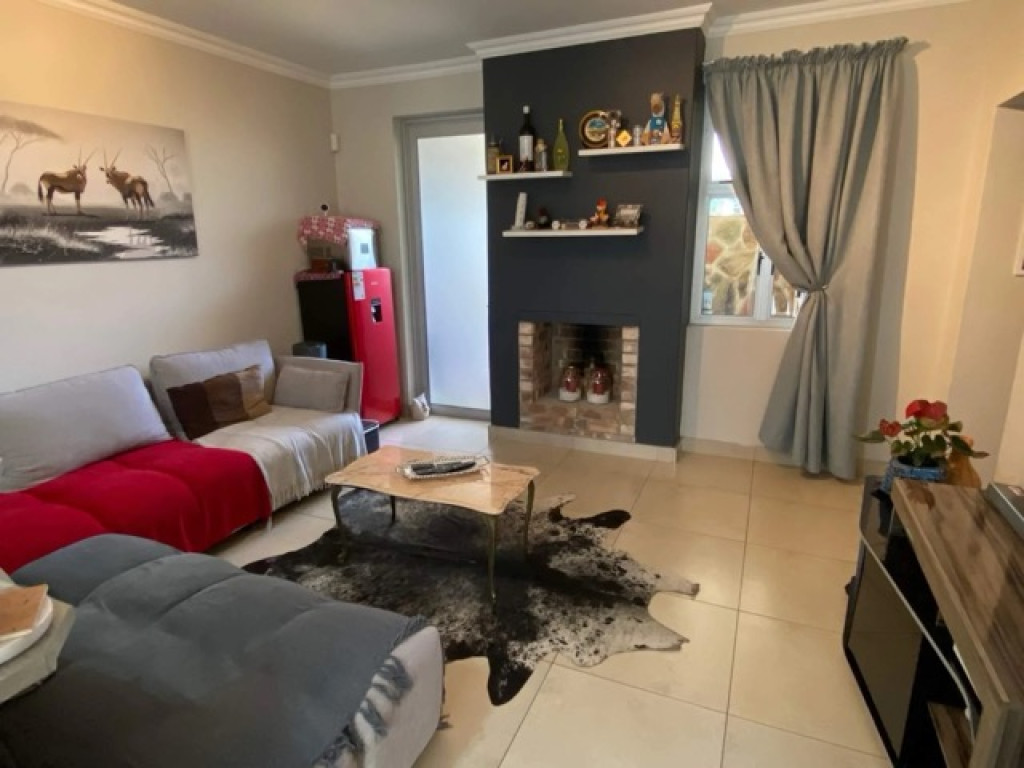 Neat two-bedroom ground floor townhouse