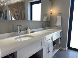 Very neat and modern house with high quality finis...