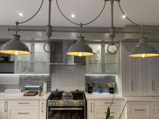 Very neat and modern house with high quality finis...